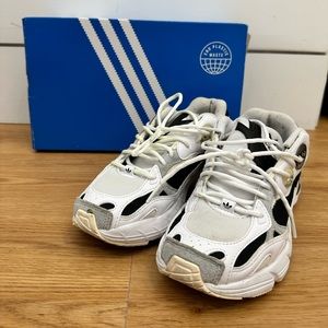Adidas Astir sneakers white, black, crème size w 6.5